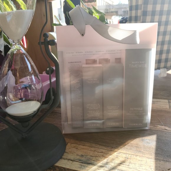 Mary Kay TimeWise Miracle Set 3D Normal / Dry - Picture 9 of 12